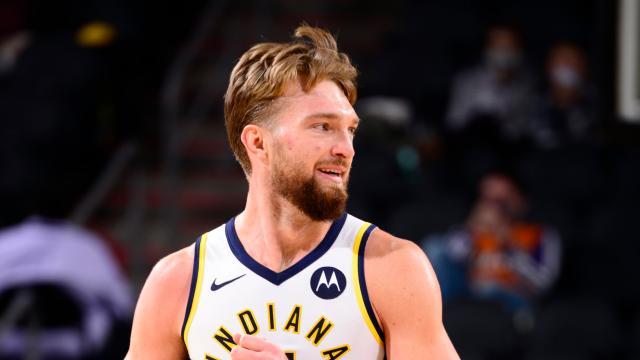 EwapJr4WgAY8li_.jpg
